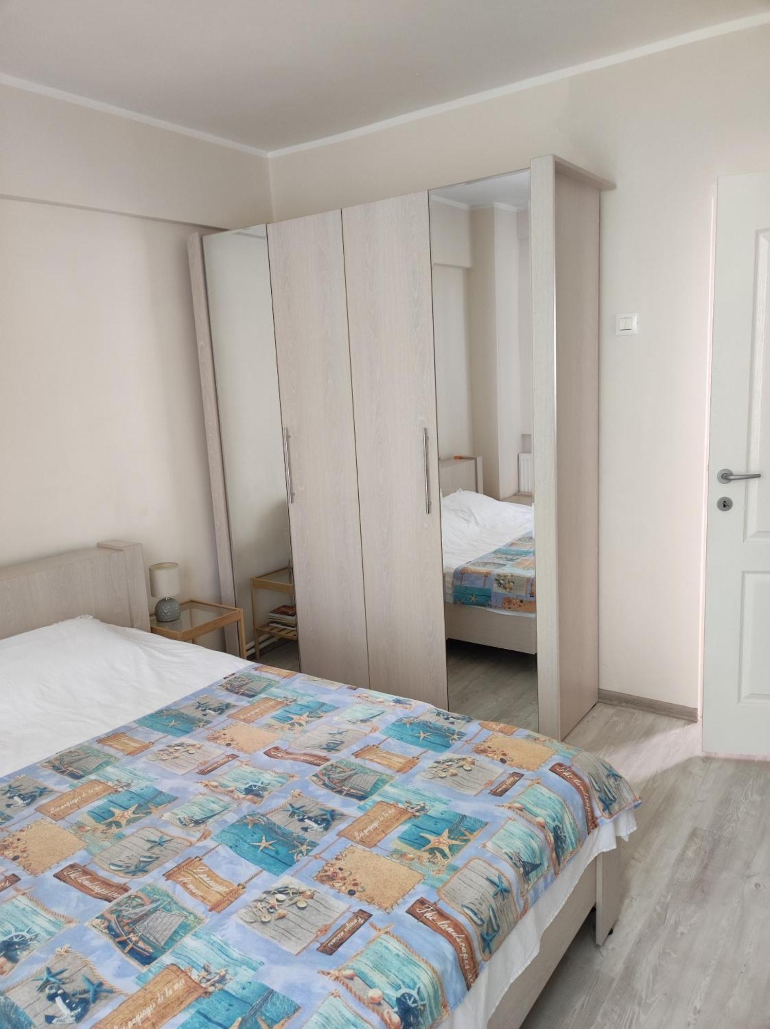 Appartement Tomis 99 *